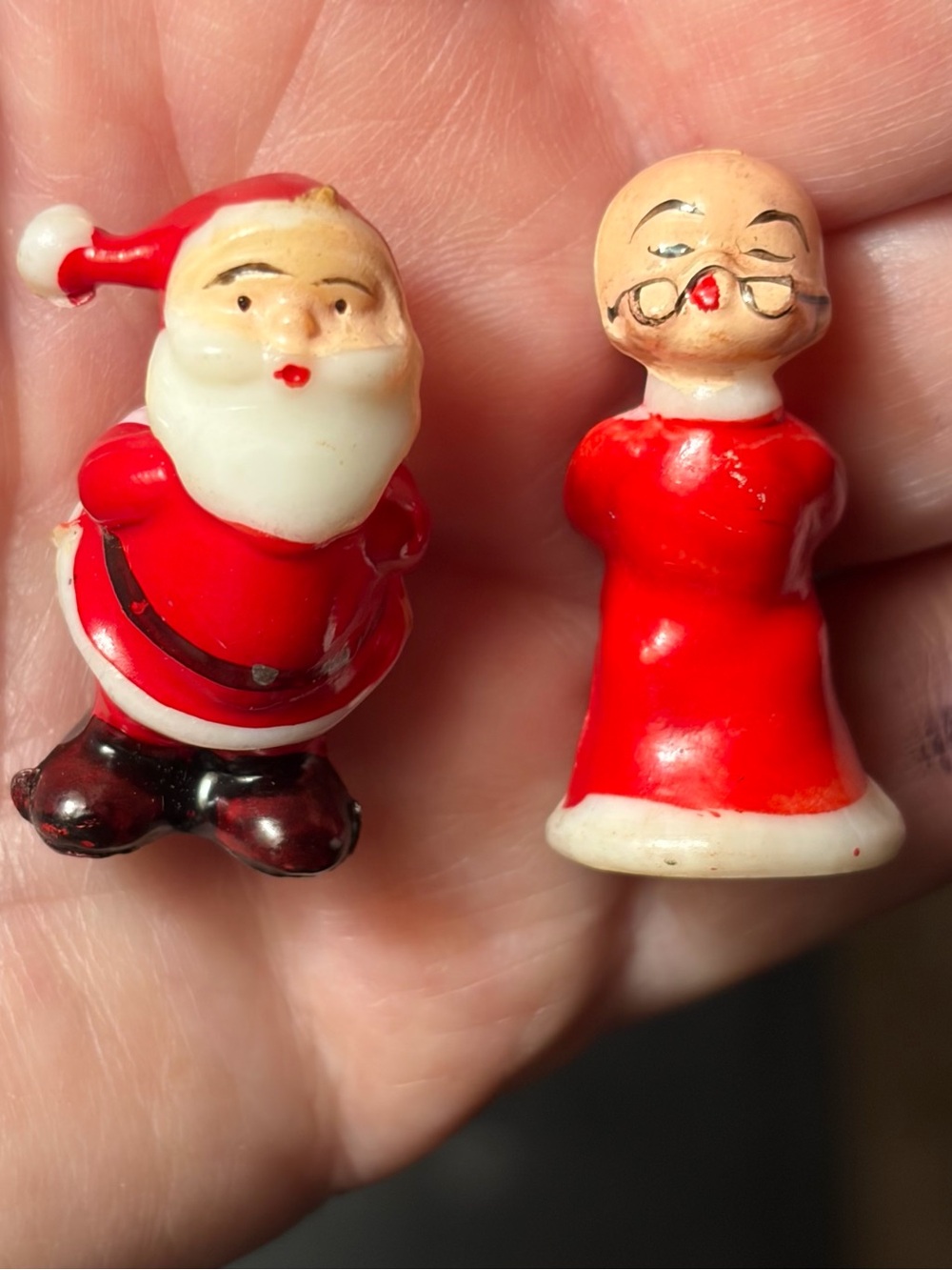 VTG Christmas Mini Santa Mrs. Claus --  Kissing Figurines 2 Inches